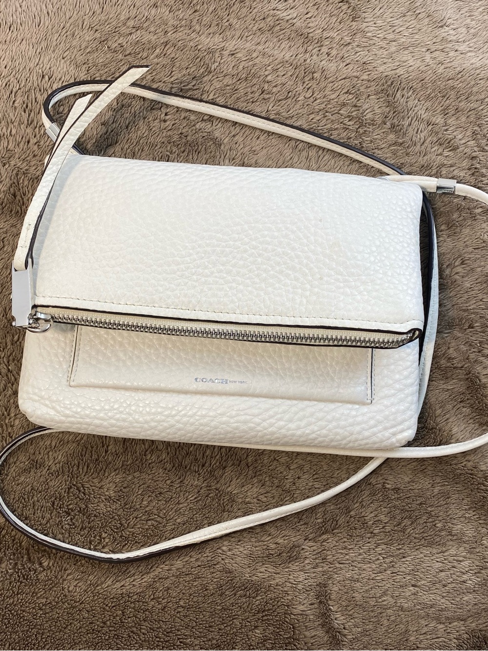 THE URBANE CROSSBODY BAG IN PEBBLE LEATHER (COACH F28121)